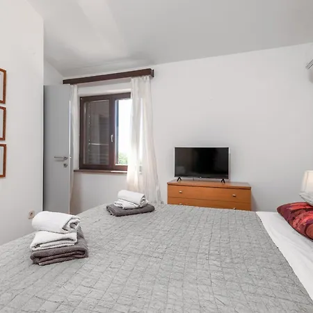 Family Friendly House With A Swimming Pool Krnica, Marcana - 24375 Tatil Evi *