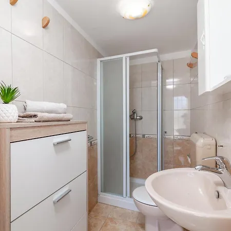 別荘 Family Friendly House With A Swimming Pool Krnica, Marcana - 24375 クルニカ
